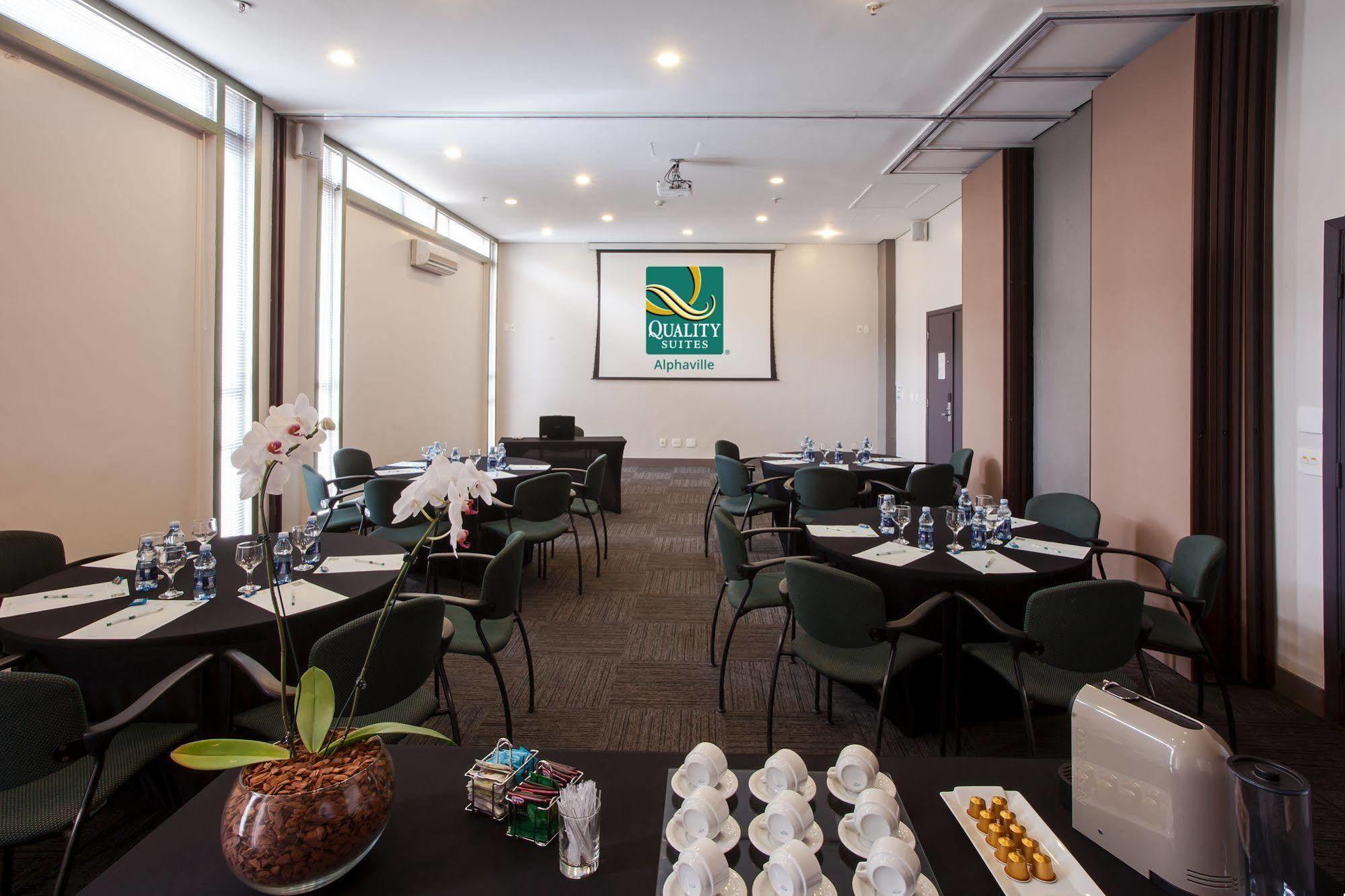 Quality Suites Alphaville Баруери Екстериор снимка